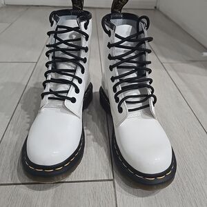 Dr. Martens 1460 White Patent Lamper Leather Boots 8-Eye Lace Up Womens.  Size 6